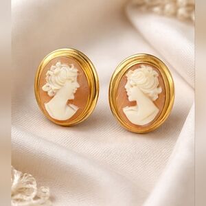 Vintage 1/20 12K Gold Filled Shell Cameo Post Earrings